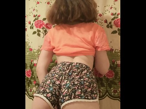 ❤️ セクシーな若いベイブがカメラでショーツを脱ぐ ❤️❌ 美女ポルノ ❌️