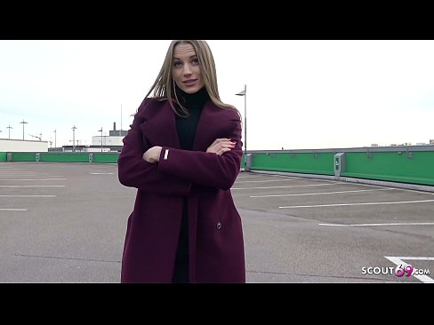 ❤️ ドイツ人スカウトマンは、夢のようにスティール、駐車場のテルテル、お金のためのセクシーに触れることです。 ❤️❌ 美女ポルノ ❌️